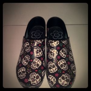 Sanita sugar skull clogs